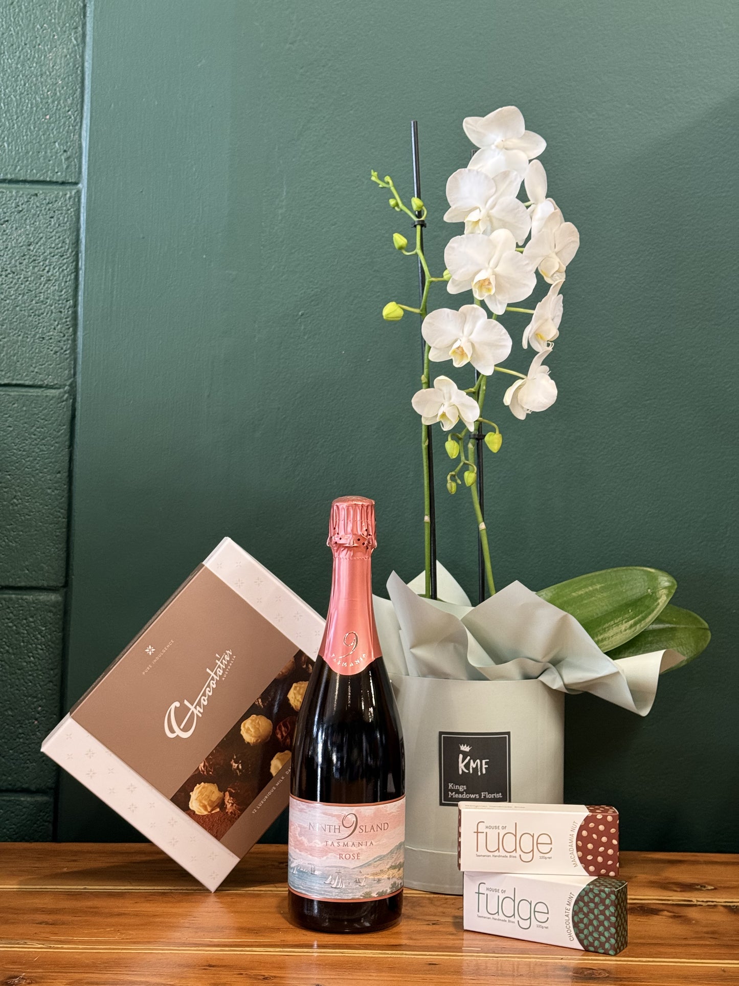 Plant Lover’s Hamper – Green Gifts with Wine, Bubbles & Chocolates
